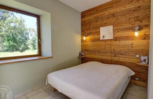 Croizet-sur-Gand House | Grande maison à Croizet-sur-Gand avec piscine privée, wifi et animaux acceptés - FR-1-496-25