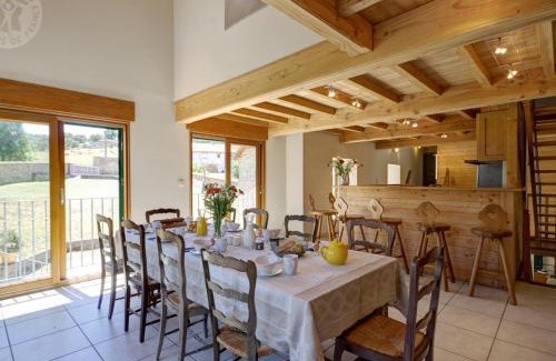 Croizet-sur-Gand House | Grande maison à Croizet-sur-Gand avec piscine privée, wifi et animaux acceptés - FR-1-496-25