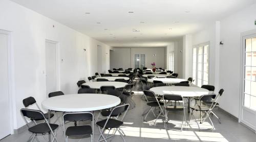 Saint-Epain House | Grande maison accueillante à Saint-Épain avec salle de réception