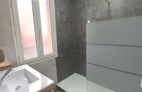 Gannat House | Grande Maison de ville design avec parking gratuit