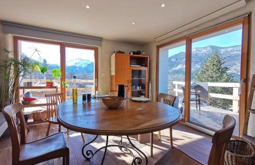 Saint-Martin-de-Queyrieres Ski Chalet | Grande Maison à la montagne du Rif d'Oriol