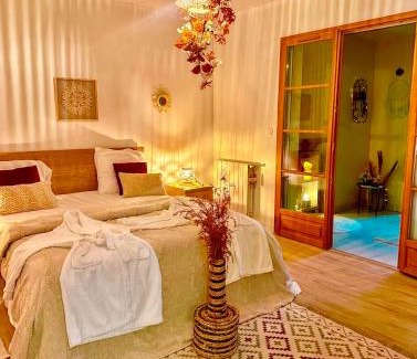 Montbouy House | Grande maison romantique avec jacuzzi intérieur & parking, à 1h30 de Paris