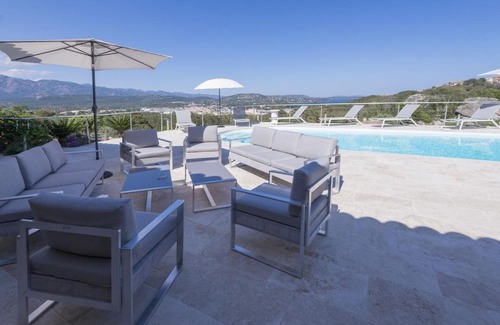 Porto-Vecchio Villa | Grande villa à Porto-Vecchio avec piscine, jacuzzi, sauna & fitness - Vue mer