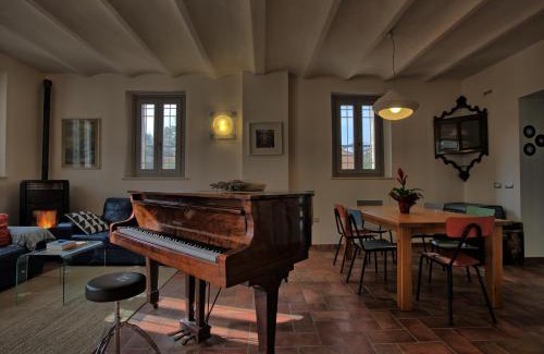 Ostra House | Grande villa storica per vacanze con giardino privato e piscina