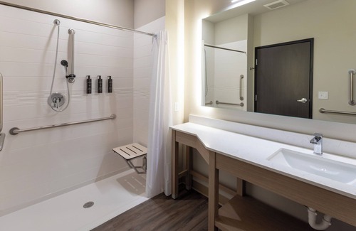 Kaukauna Hotel | GrandStay Hotel & Suites Kaukauna