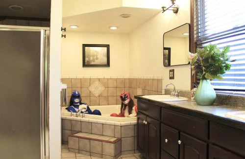 Brewers Hill House | GrandVictorian Sale Sleeps23 ArcadeGameFloor BBQ