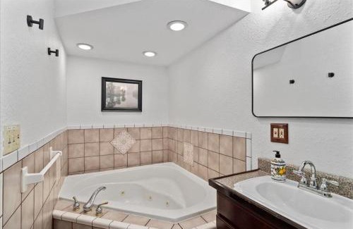 Brewers Hill House | GrandVictorian Sale Sleeps23 ArcadeGameFloor BBQ