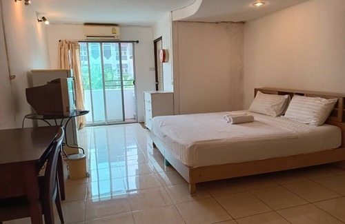 Wat Bowon Niwet Hotel | Grandview Condominia