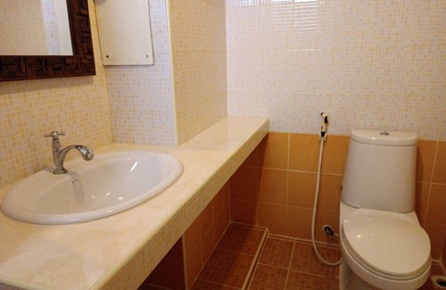 Wat Bowon Niwet Hotel | Grandview Condominia