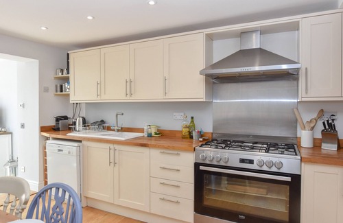 Cowes Ski Chalet | Granville Coast