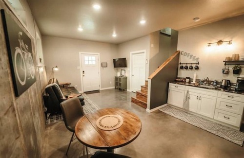 Pea Ridge Apartment | Gravel Trail Getaway