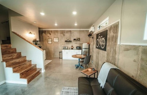 Pea Ridge Apartment | Gravel Trail Getaway