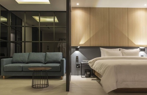 Jangyu-myeon Hotel | Gray 195