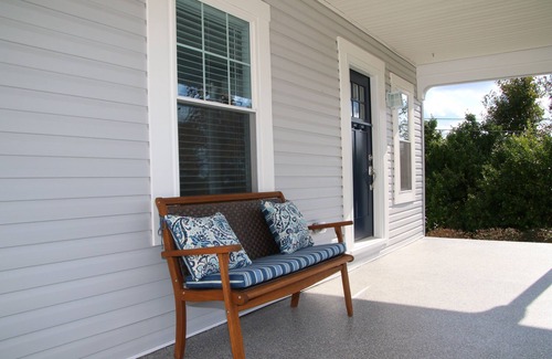 Williamstown House | Gray's Landing- NEWLY Renovated/1.8 miles to the ARK!