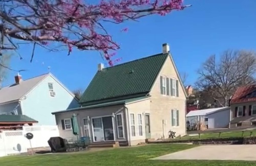 Hermann House | Gray Stone Guest House- Whole House Rental