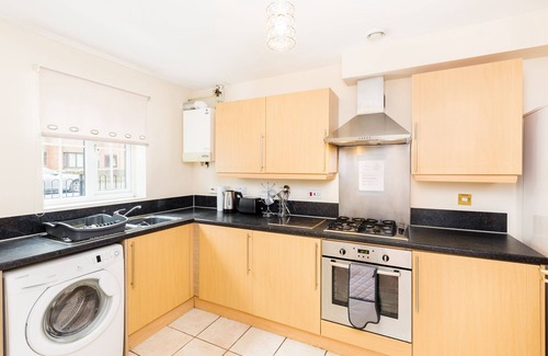 Tipton House | Great 4 bed house in Black Country