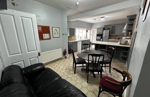 Streatham House | Great 6 bedroom house with outdoor space