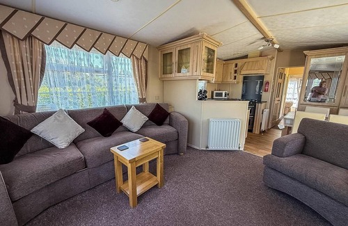 Great Yarmouth House | Great 6 berth caravan for hire at Cherry Tree Holiday Park in Norfolk ref 70801C