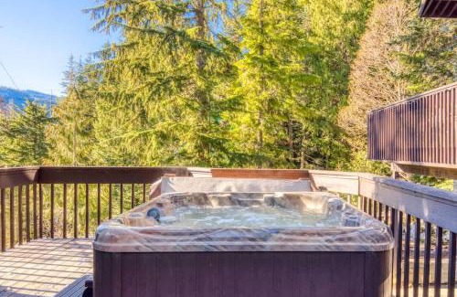 Government Camp Ski Chalet | Great Blue Lodge - Spacious Ski Lodge, Hot Tub, Sauna, Game Room & More