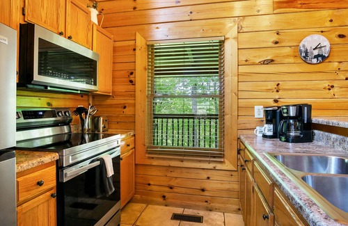 Sevierville Cabin | Great Cabin sleeps 8, New Furnishings, Loft w/Arcade Games, Hot Tub & Fireplace