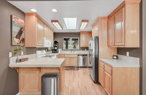 Arnold Cabin | Great Cabin w/AC I Firepit I Fireplace I King bed