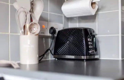 Larkhall Apartment | Great Central Ground floor flat with free parking child friendly vauxhall