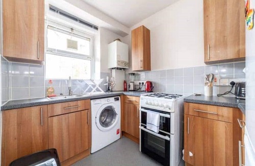 Larkhall Apartment | Great Central Ground floor flat with free parking child friendly vauxhall