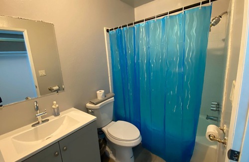 Pico - Robertson Apartment | Great Deal x8 Guests Unit with AC and WiFi in Beverly Hills