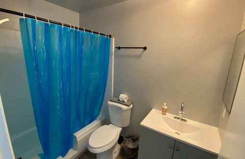 Pico - Robertson Apartment | Great Deal x8 Guests Unit with AC and WiFi in Beverly Hills