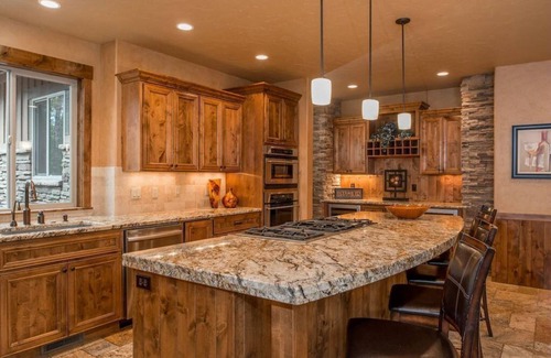 Sunriver House | Great Fall Rates, Grand, 5 On Suites, Chef's Kitchen, Hot Tub, NO Resort Fees