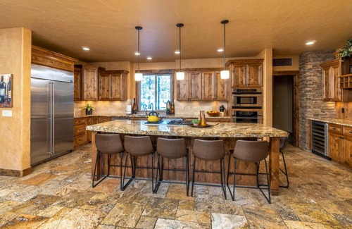 Sunriver House | Great Fall Rates, Grand, 5 On Suites, Chef's Kitchen, Hot Tub, NO Resort Fees