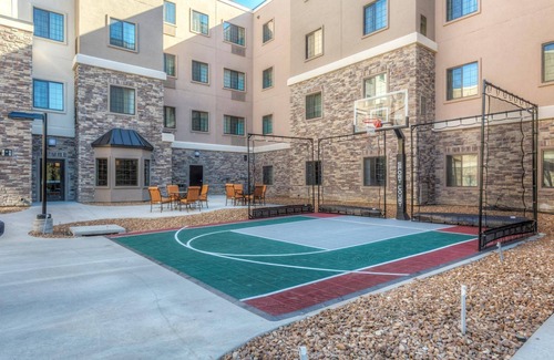 Maryland Heights Condo | Great for Business Travelers! Fitness Center On-Site + Shared BBQ Area
