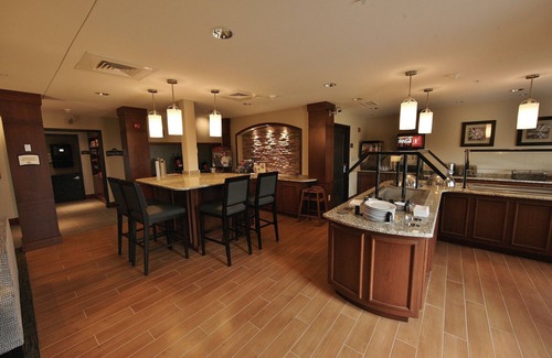 Liverpool Condo | Great for Business Travelers! Free Breakfast + Business Center | 1 Bedroom Suite Near Syracuse