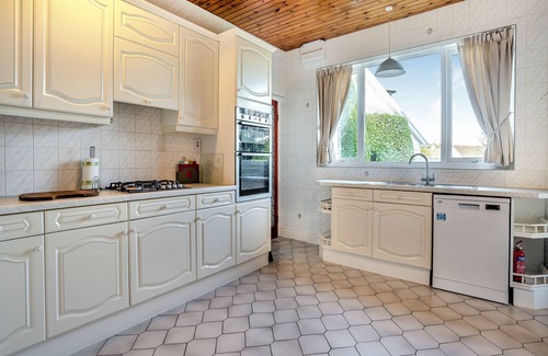 Penally Cottage | Great for family get-togethers and within walking distance to the beach.