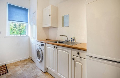 Penally Cottage | Great for family get-togethers and within walking distance to the beach.