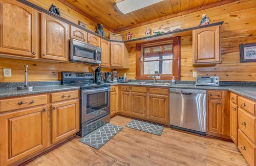 Cosby Cabin | Great for Groups - Heated Pool, Theatre, Tickets