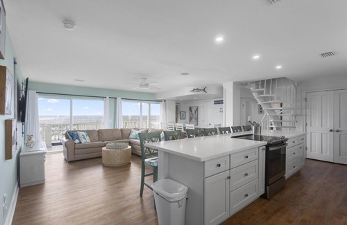 Villa Primera House | Great Gulf Front Family Home! Perfect for intimate weddings too!