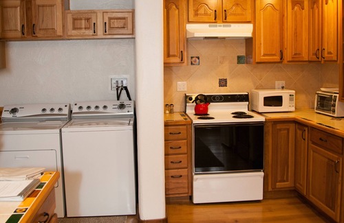 Lewis House | Great Home, Fully Furnished and a now a new sauna for after the days adventures!