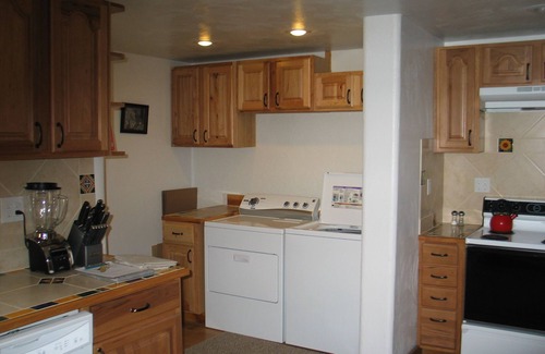 Lewis House | Great Home, Fully Furnished and a now a new sauna for after the days adventures!