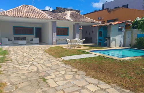 Jardim America House | Great house with pool 500m from the sea