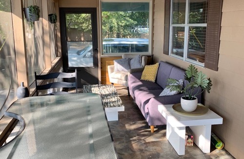 Hoyt House | GREAT LAKE FRONT HOUSE WITH DOCK ON EUFAULA