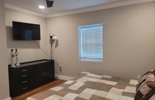 Southeast Pensacola House | Great large home,8 min from Downtown