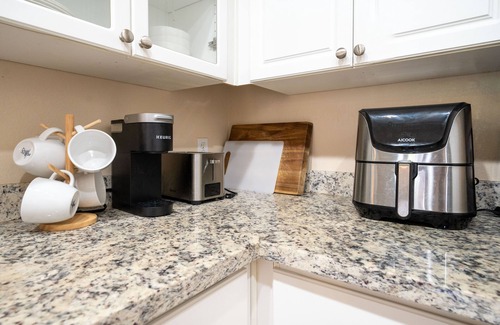 Madison Park Condo | Great Location/1B1B/King Bed/Fast WiFi/Pool/Gym