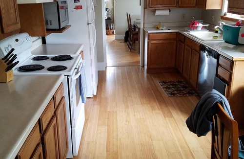 Hood River House | Great Location: 4 BR/2BA at 801Cascade Downtown Hood River