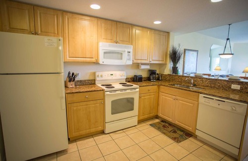 Treasure Island Condo | Great Location and Value! Private Balcony & Gulf View. Pools, Cafe, Bar, Fitness Center & Parking