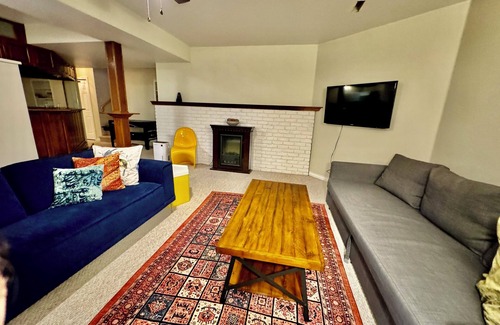 Upper Lonsdale Apartment | Great location, Upper Lonsdsle, North VAN, separate entrance. Basement suite.