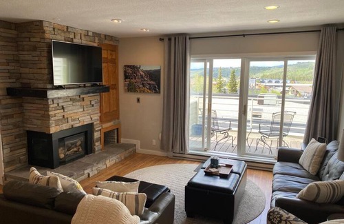 Winter Park Apartment | Great Location! Downtown WP with Hot Tub! Sleeps 6!