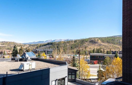 Winter Park Apartment | Great Location! Downtown WP with Hot Tub! Sleeps 6!