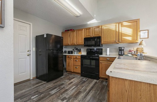 Springfield House | Great Location for Work & Play, King Master Suite