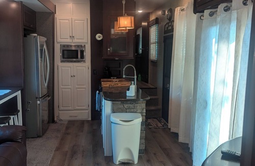 Gatlinburg - Pigeon Forge House | Great Location! Huge Luxury RV 2 full bedrooms plus loft right behind Dollywood.